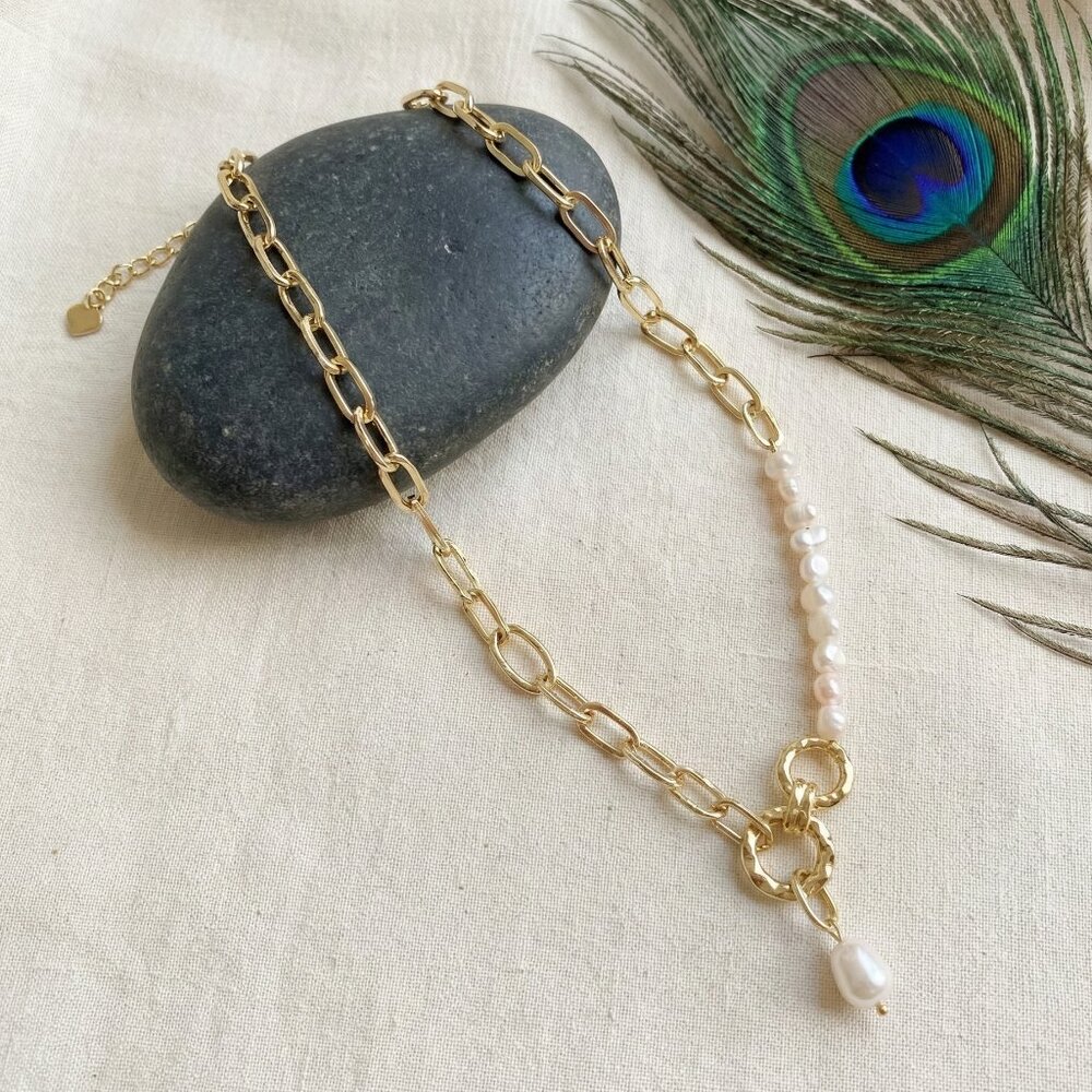 18K Gold Paperclip Chain Freshwater Pearl Asymmetrical Necklace Modern Old Money - Picture 5 of 10